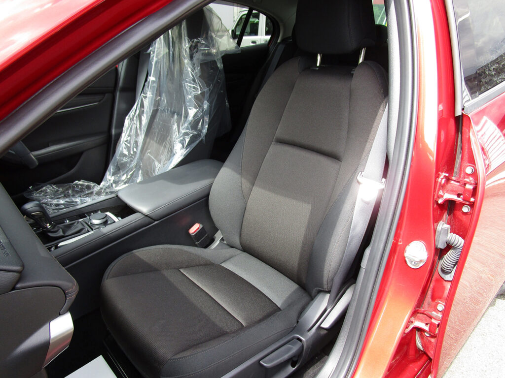マツダ　MAZDA３セダン　車両本体価格　188万円(税込)