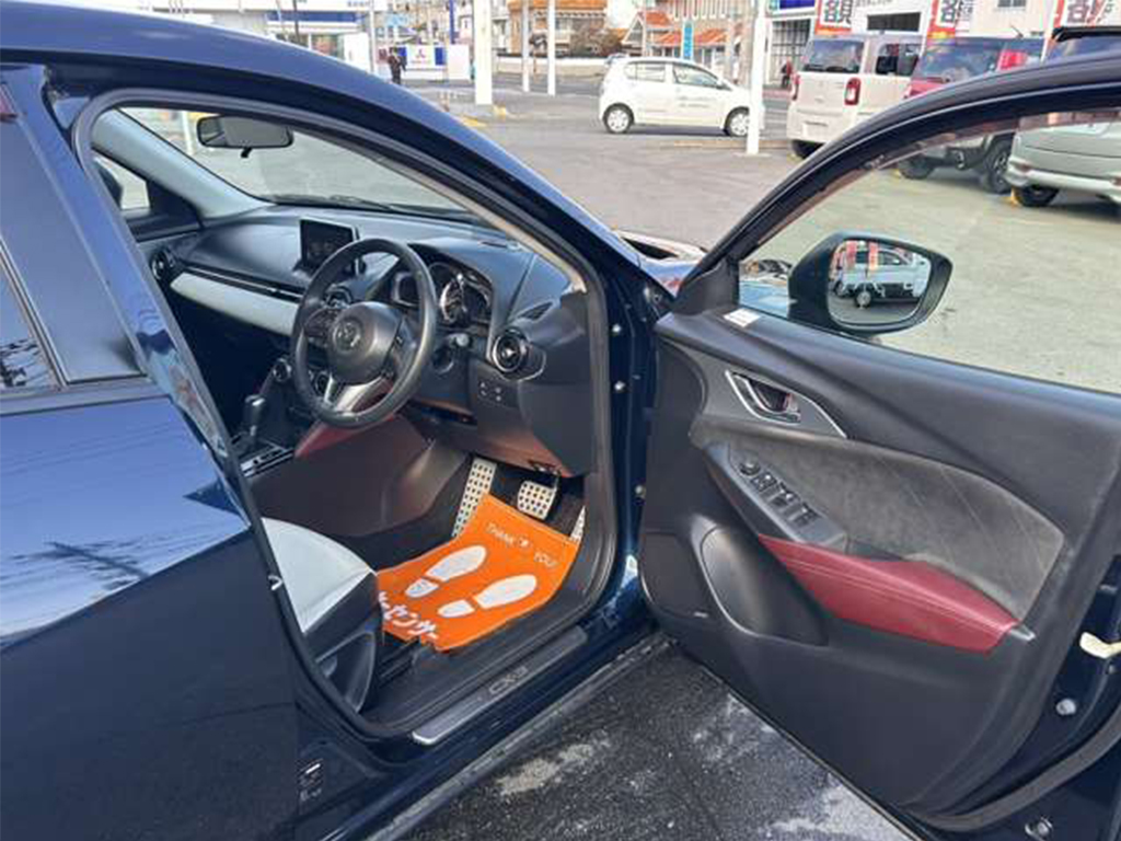 CXー３　車両本体価格　１００万円(税込)