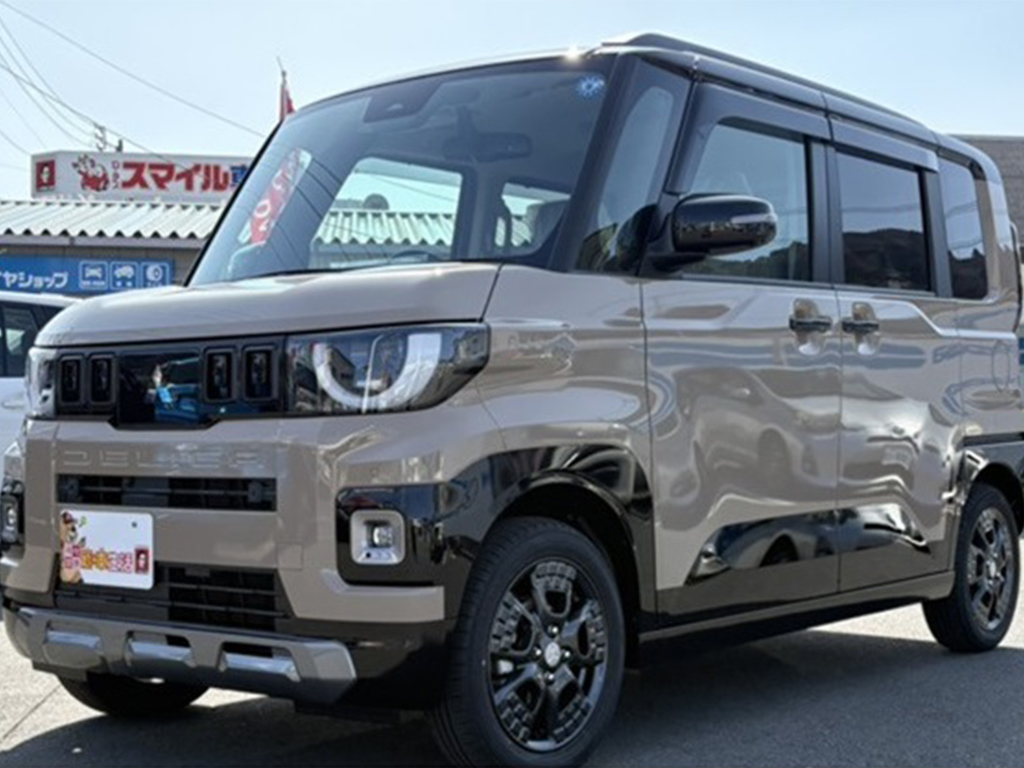 三菱　デリカミニ　車両本体価格　２４６万円(税込)