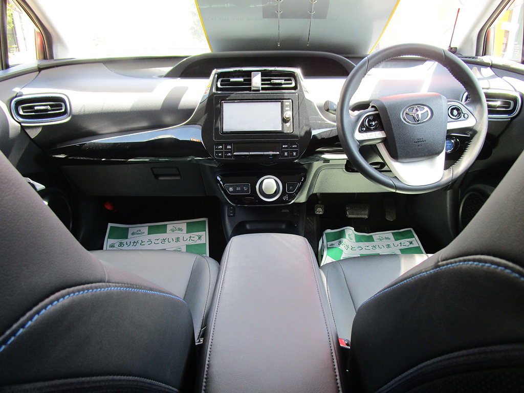 トヨタ　プリウス　車両本体価格　１３３万円(税込)